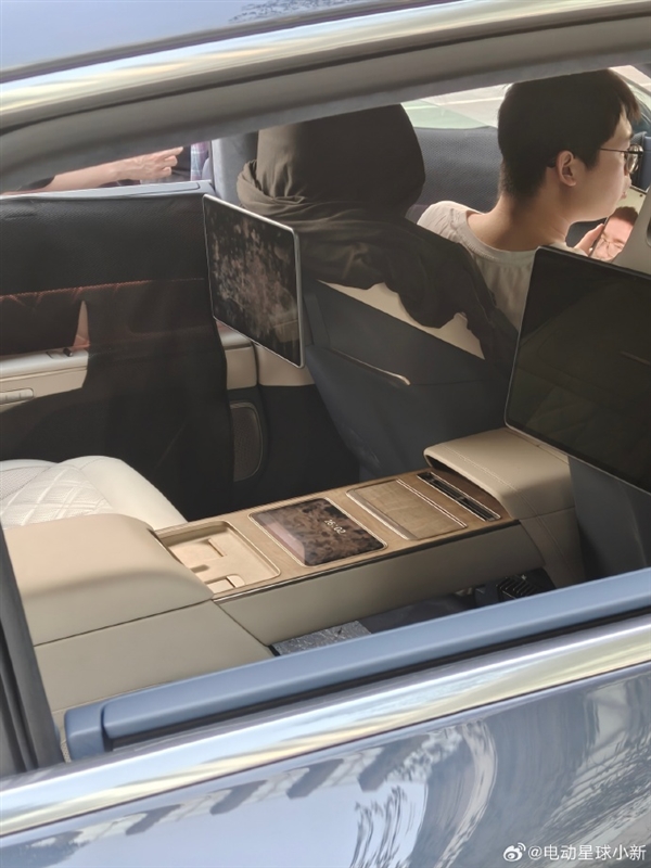 蔚来最贵量产电车 ET9实车首次曝光:大四座有前备箱