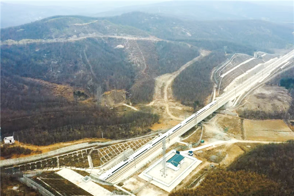 为啥高铁过隧道也能打电话上网：秘密在这里