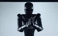 印度首款量产人形机器人惊艳登场！手臂长